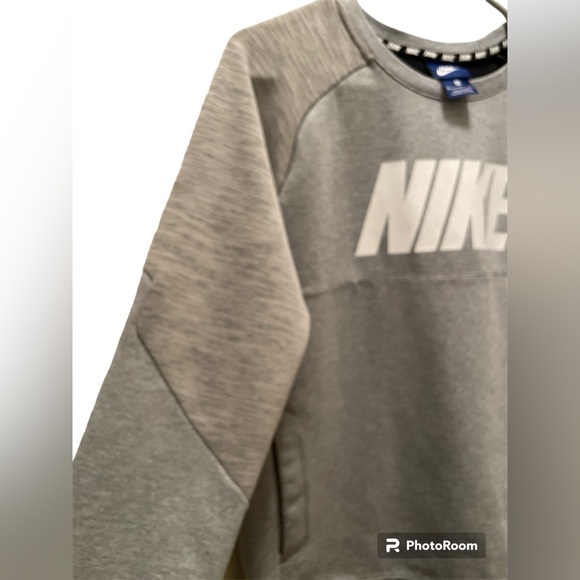 Nike Boys 2 Tone Pullover Sweatshirt with Pockets Size XL in Great Condition - Picture 3 of 6